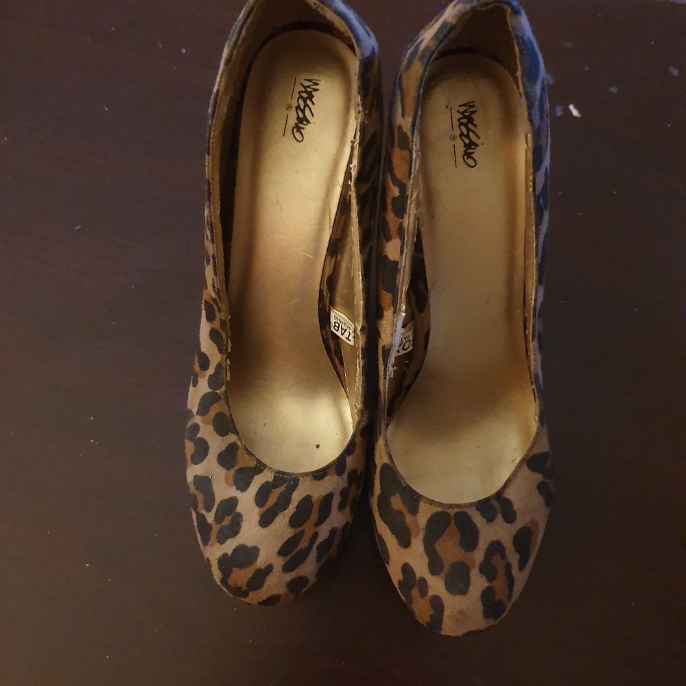 Mossimo Leopard print, Size 9.5 Tan
